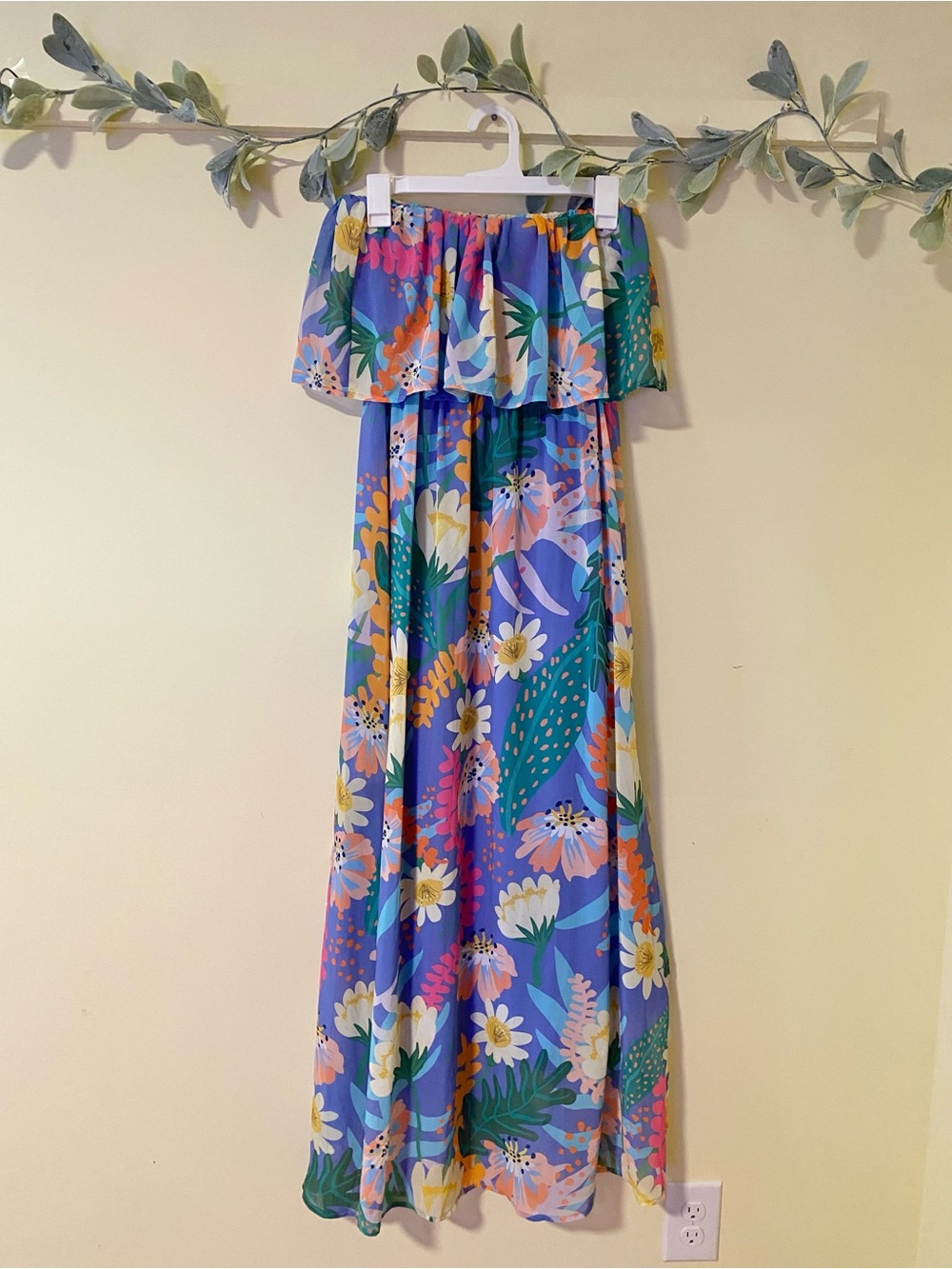 Entro NWOT Floral Pastel Maxi Dress